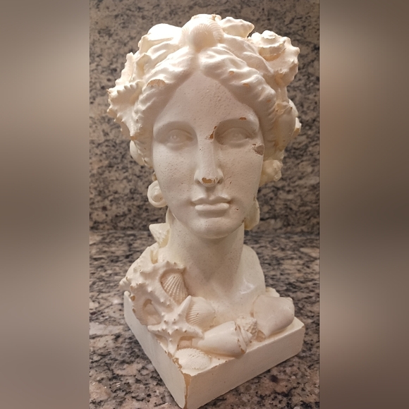 Bill Blass Sea Shell Lady Wax Sculpture/Candle - Picture 3 of 6